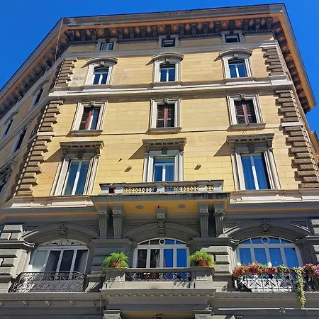 Domus Aurea Luxury 招待所 4*