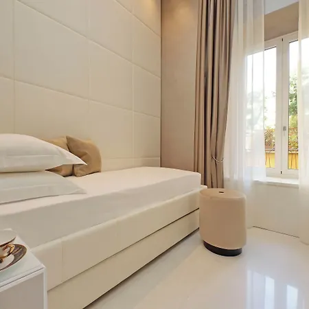 게스트하우스 Domus Aurea Luxury 4*