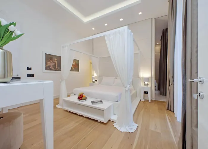 Domus Aurea Luxury בית הארחה