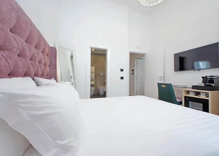 Domus Aurea Luxury בית הארחה 4*