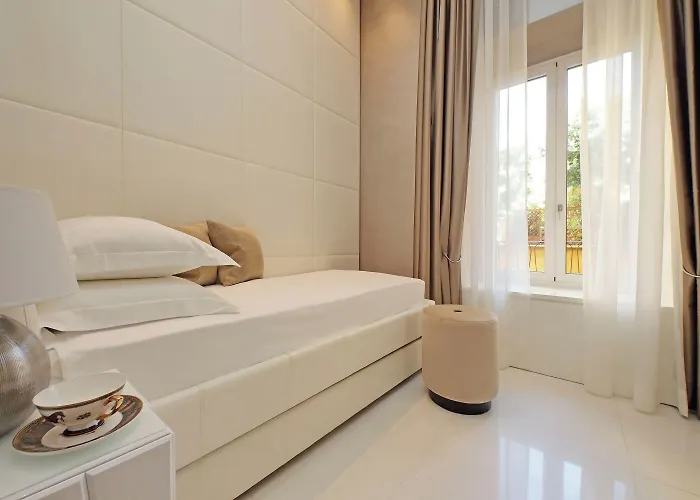 בית הארחה Domus Aurea Luxury 4*