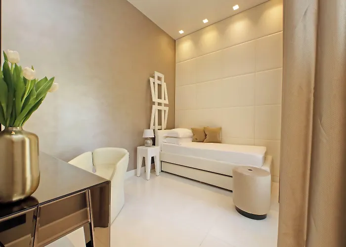 Domus Aurea Luxury בית הארחה 4*