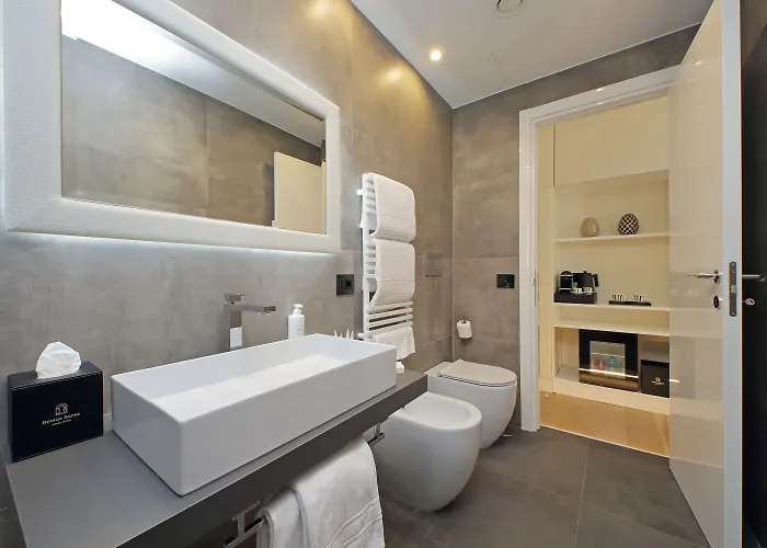 Domus Aurea Luxury בית הארחה