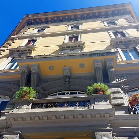 Domus Aurea Luxury Affittacamere *
